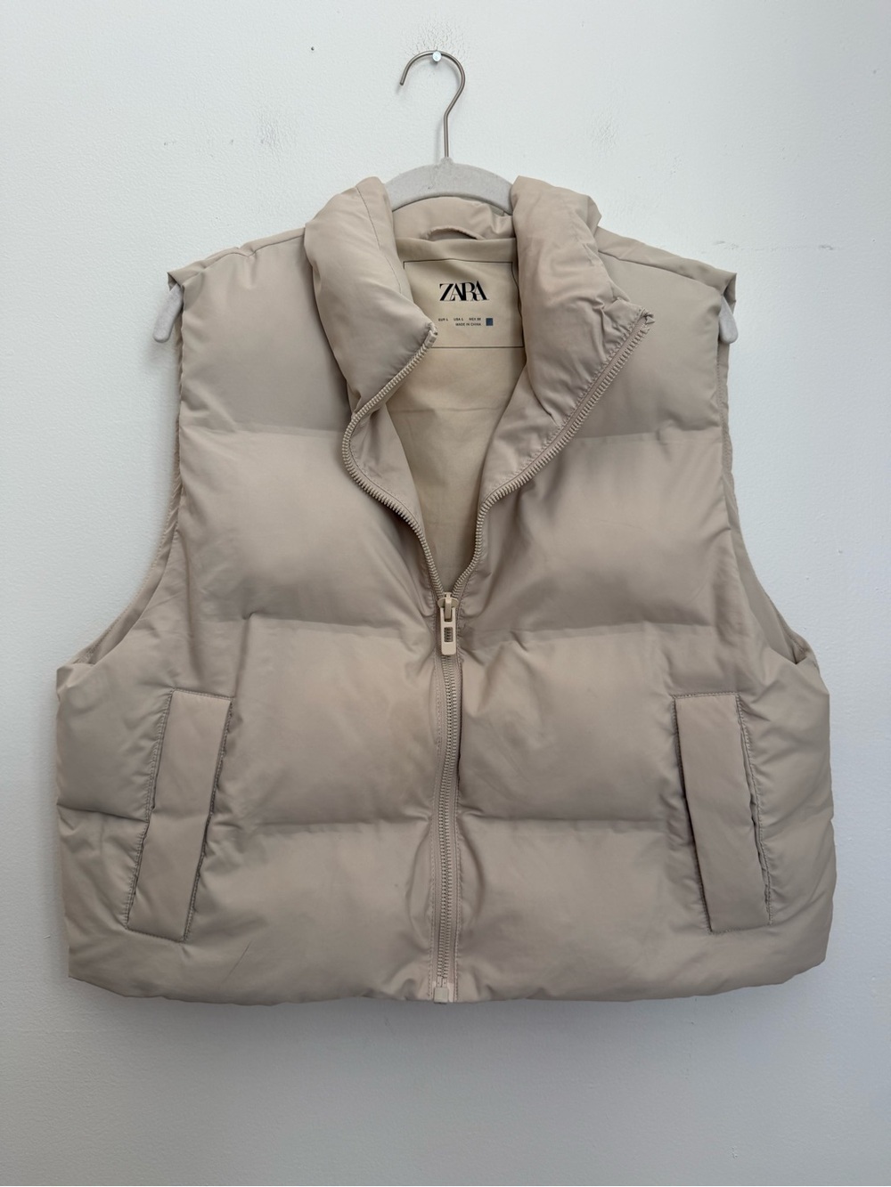 ZARA Slightly Cropped Beige Puffer Vest Large